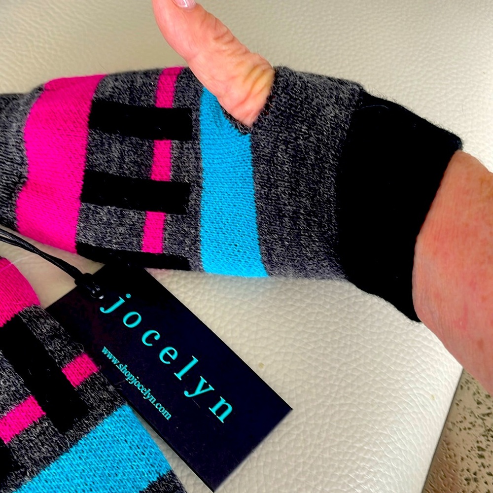 NWT JOCELYN THUMB HOLE FINGERLESS  MITTENS